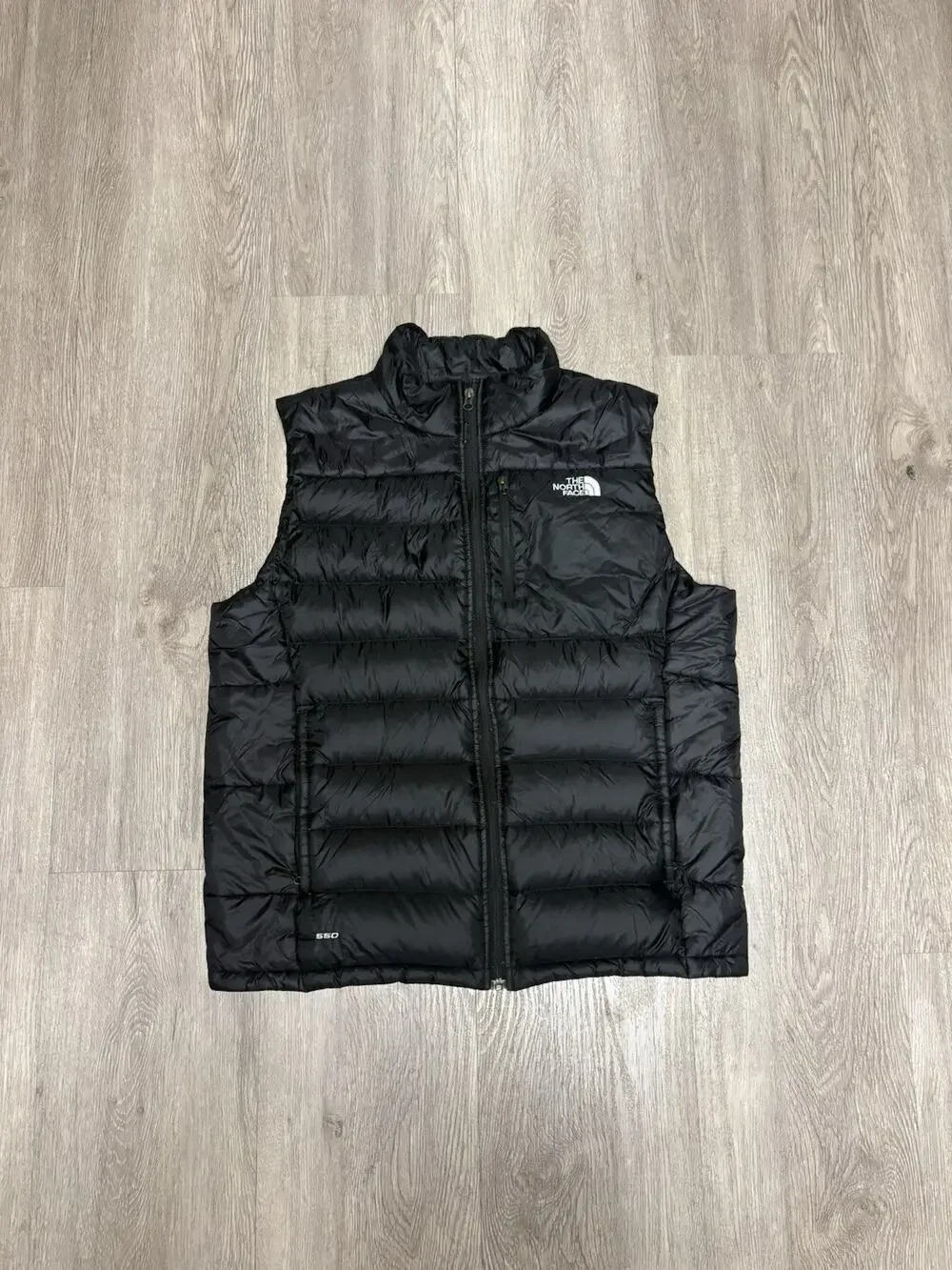 The North Face 550 Mens Black Sleeveless Puffer Vest Chest Zip Pocket Sz M